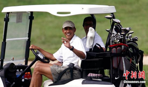 奥巴马去打高尔夫球。
