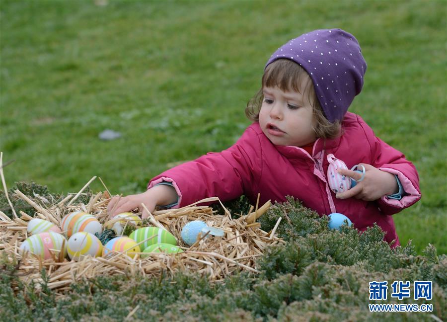 （国际）（1）克罗地亚农庄万盏彩灯庆祝复活节