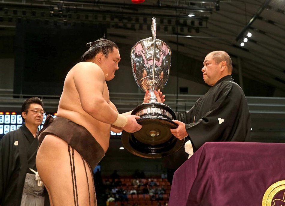 日本大相扑横纲白鹏第36次夺冠 刷记录