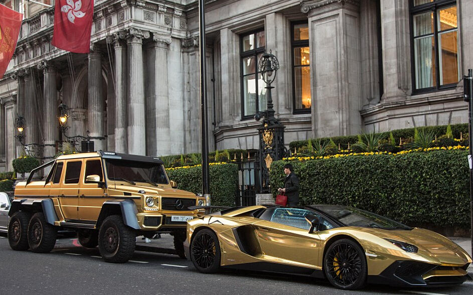 沙特富豪批量空运&ldquo;黄金战车&rdquo;去英国度假