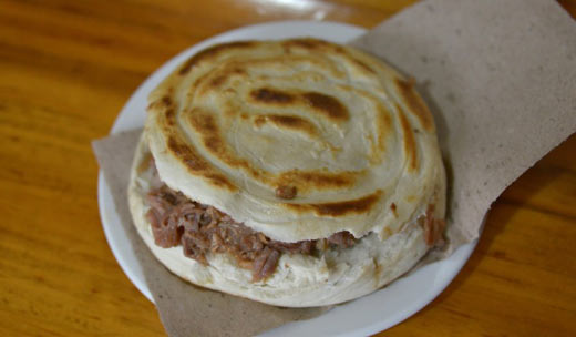 悠着点儿麦当劳！烤鸭汉堡强势来袭啦！