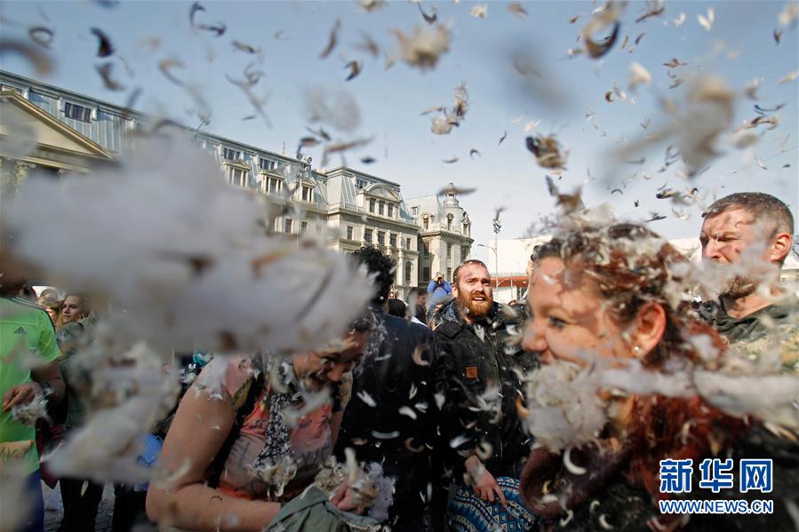 （国际）（5）枕头大战 欢乐&ldquo;开战&rdquo;