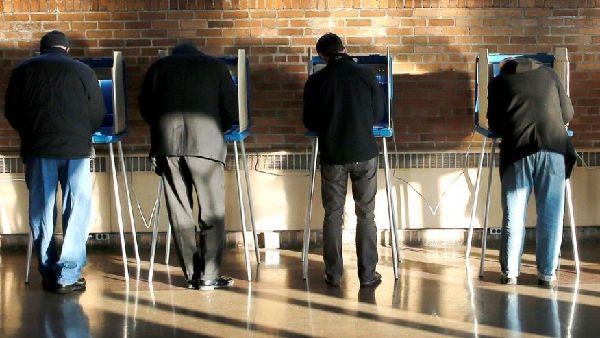 威斯康星提名战：特朗普希拉里均落败