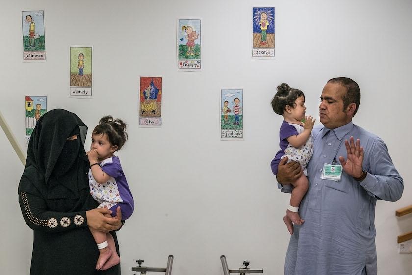 重获新生：巴基斯坦连体婴儿成功分离