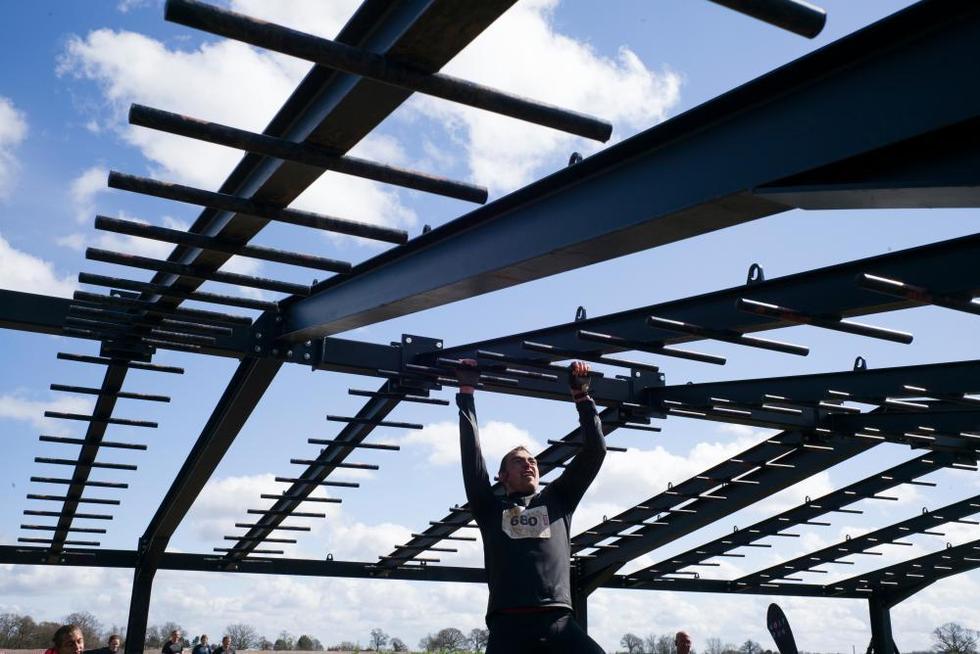 8500人野外&ldquo;狼奔&rdquo; 趟泥潭过长坡游冰水