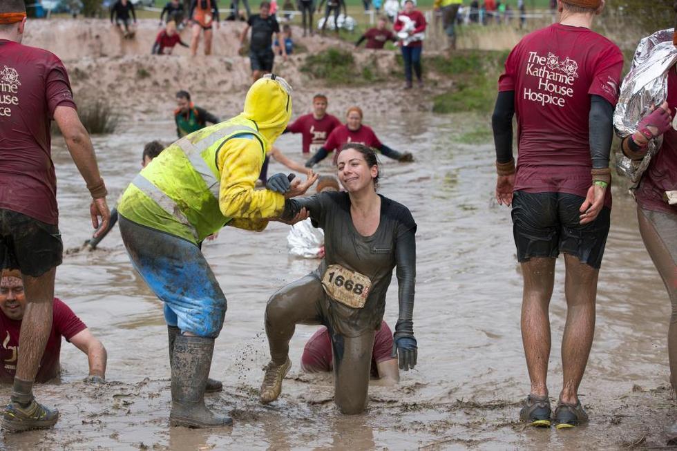 8500人野外&ldquo;狼奔&rdquo; 趟泥潭过长坡游冰水