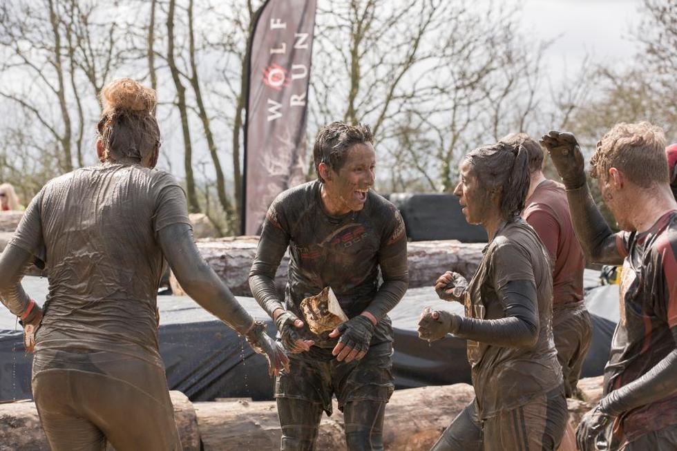 8500人野外&ldquo;狼奔&rdquo; 趟泥潭过长坡游冰水