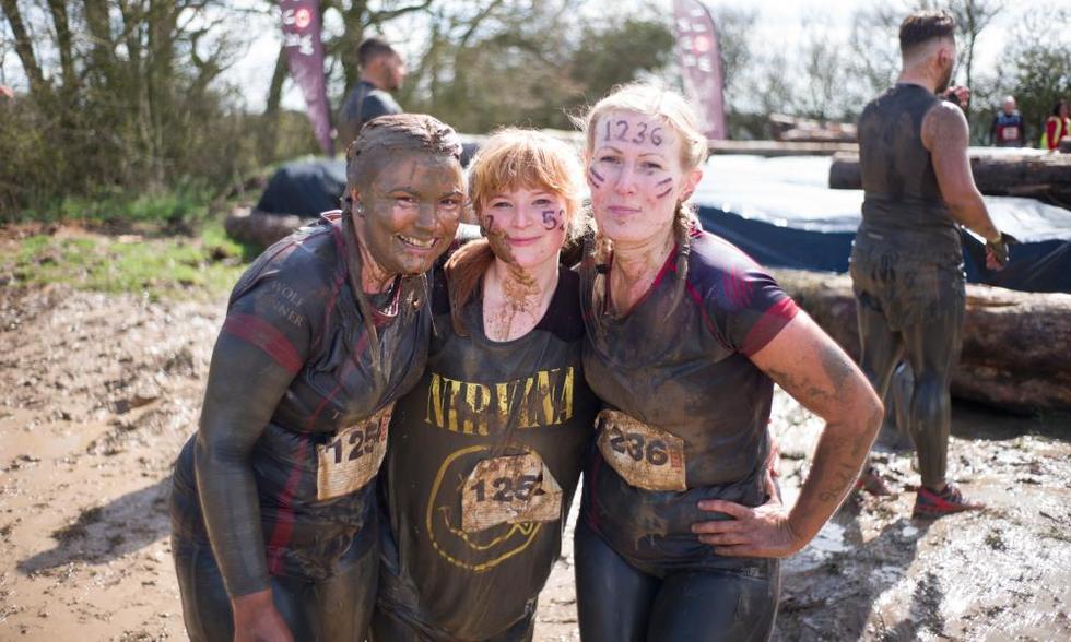 8500人野外&ldquo;狼奔&rdquo; 趟泥潭过长坡游冰水