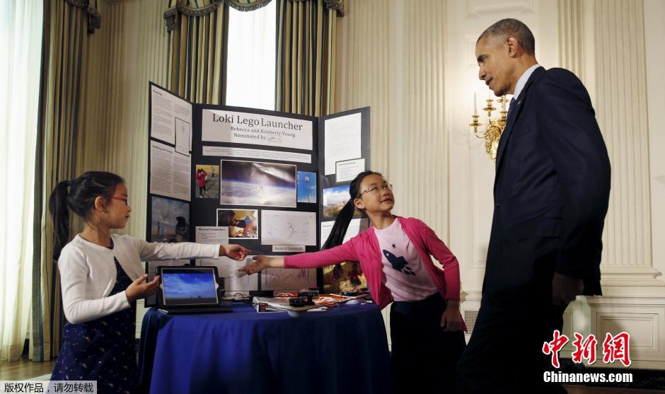 白宫科学展举行 奥巴马吹泡泡充满童趣