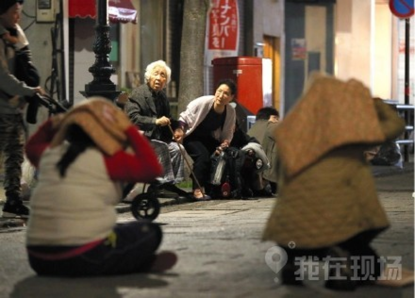 直击日本九州7.4级地震现场：地面现大裂缝