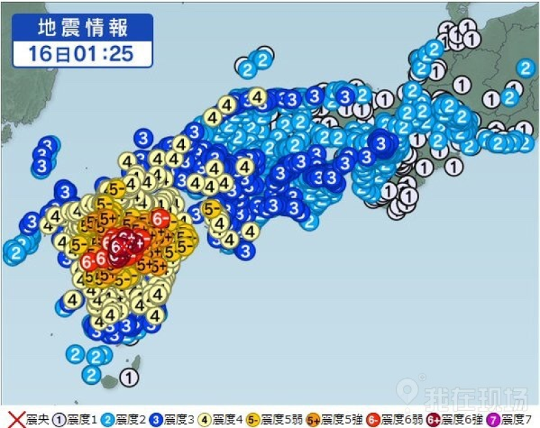 直击日本九州7.4级地震现场：地面现大裂缝