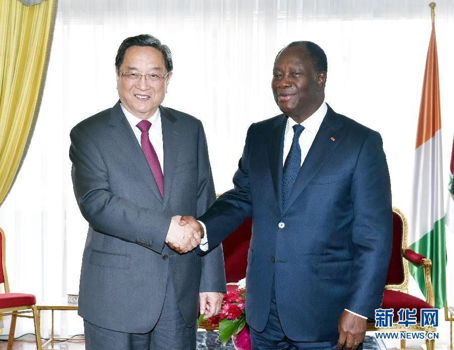 这是4月16日，俞正声在阿比让会见科特迪瓦总统瓦塔拉。 新华社记者 高洁 摄