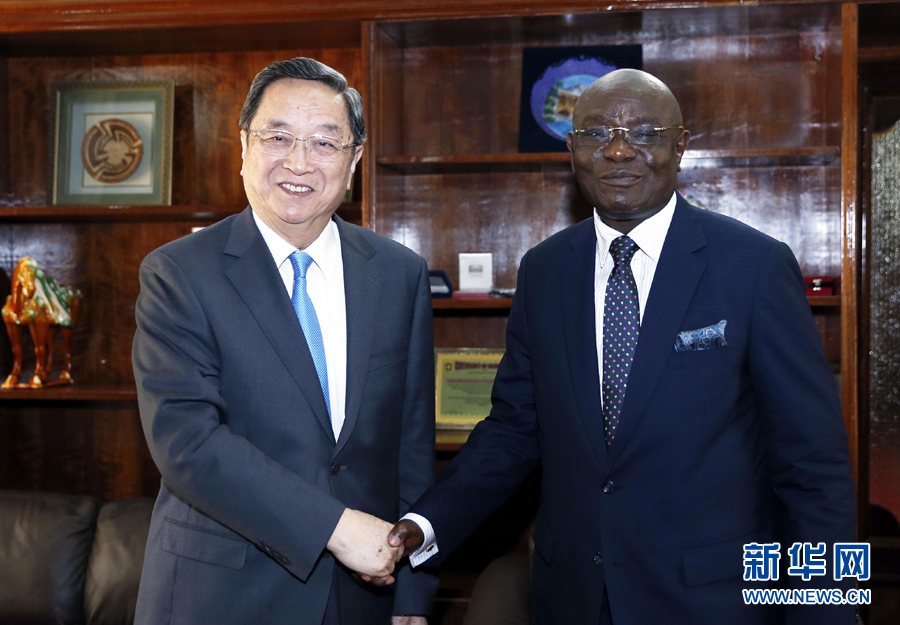 4月18日,正在加纳进行正式友好访问的全国政协主席俞正声在阿克拉同加纳议会议长阿伽霍举行会谈。 新华社记者鞠鹏摄 4月18日,正在加纳进行正式友好访问的全国政协主席俞正声在阿克拉同加纳议会议长阿伽霍举行会谈。 新华社记者鞠鹏摄