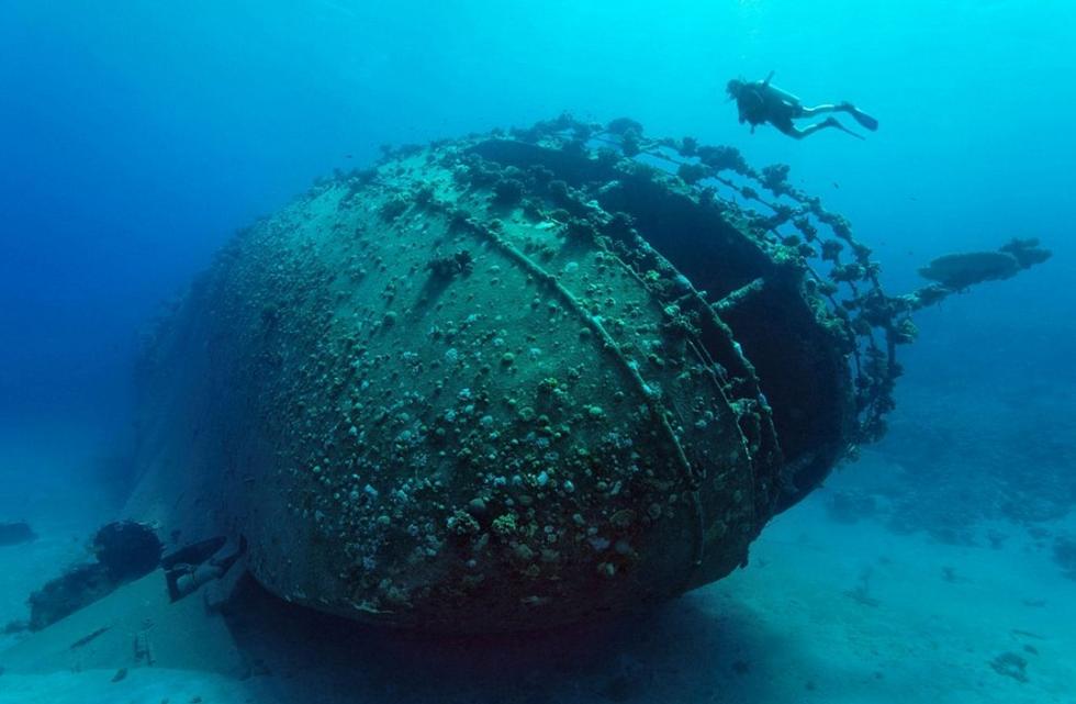 摄影师海底探险 揭秘大洋深处残骸之美