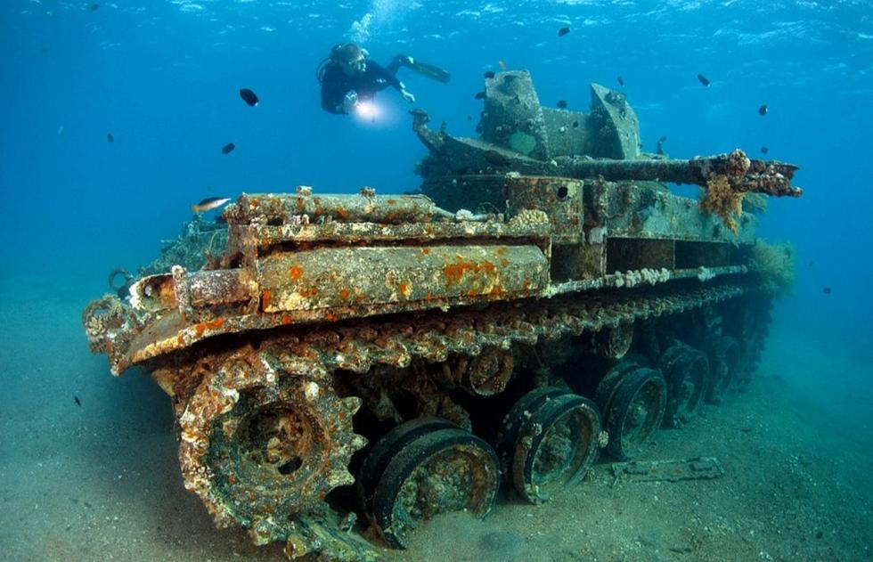 摄影师海底探险 揭秘大洋深处残骸之美