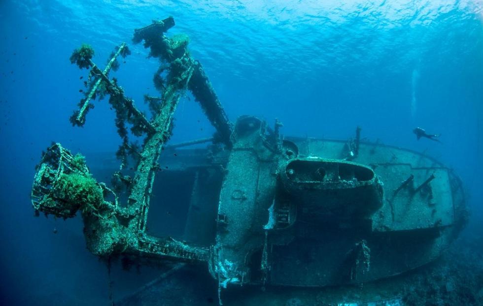 摄影师海底探险 揭秘大洋深处残骸之美