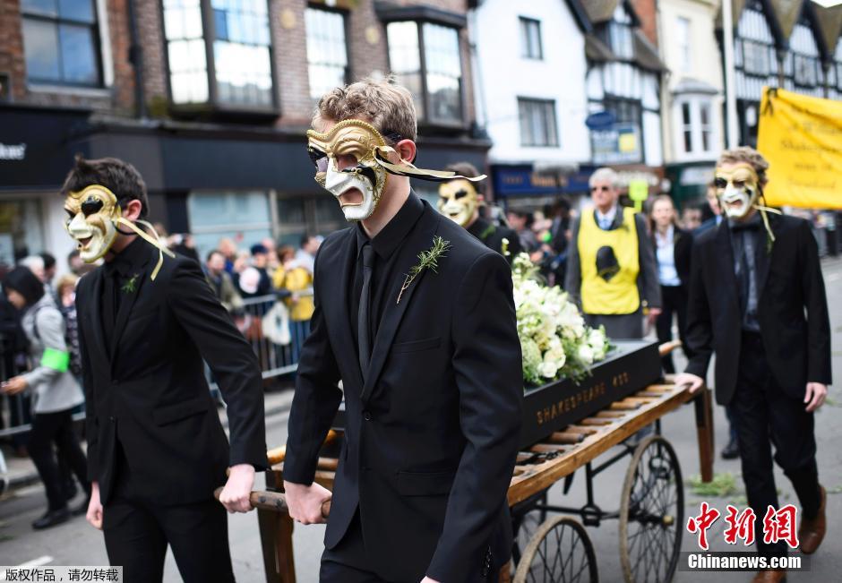 莎士比亚逝世400周年 民众乔装缅怀文学巨擘