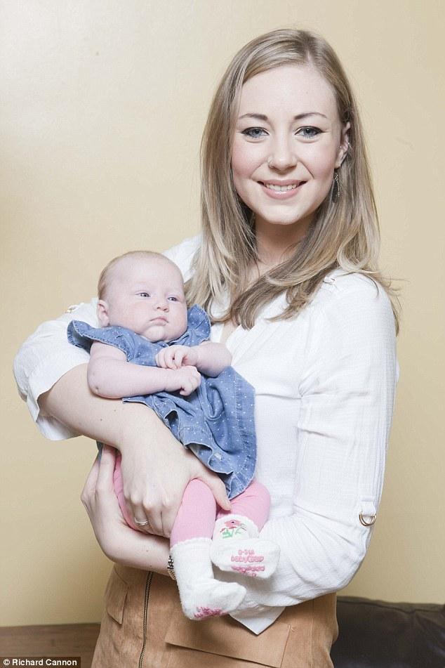 英国女孩分娩时才知怀孕 无任何孕期反应