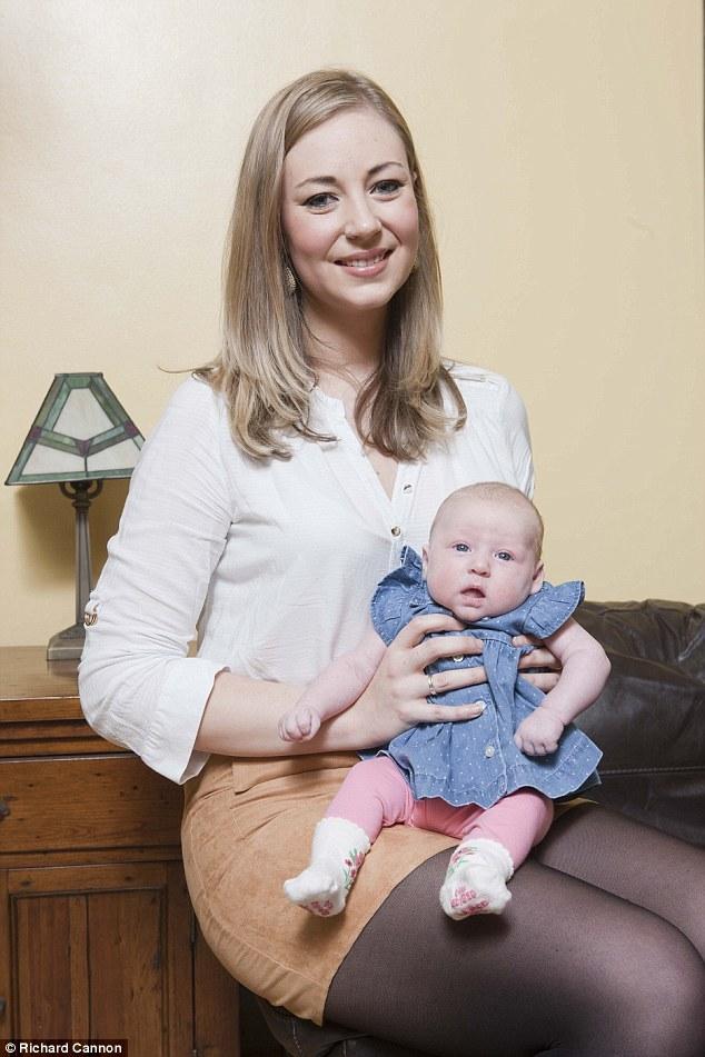 英国女孩分娩时才知怀孕 无任何孕期反应