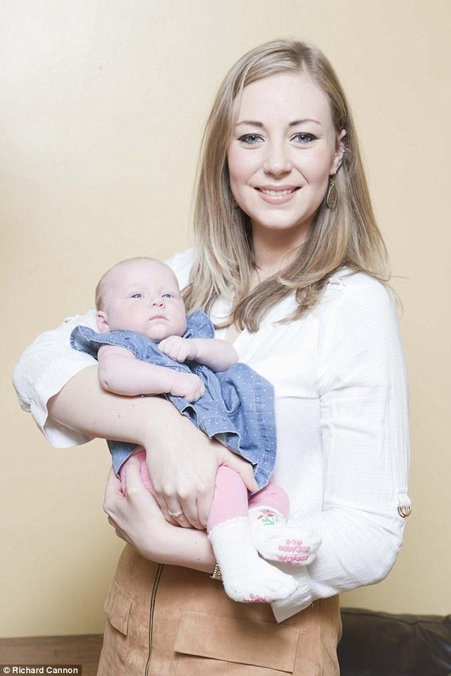 英国女孩分娩时才知怀孕 无任何孕期反应