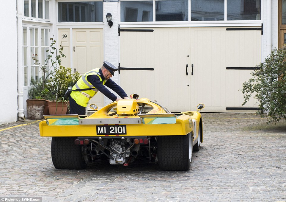 英国交警给价值1000万英镑法拉利跑车开罚单