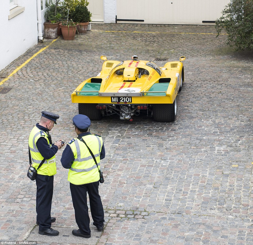 英国交警给价值1000万英镑法拉利跑车开罚单