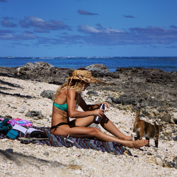 美女船长带爱猫环球冒险之旅