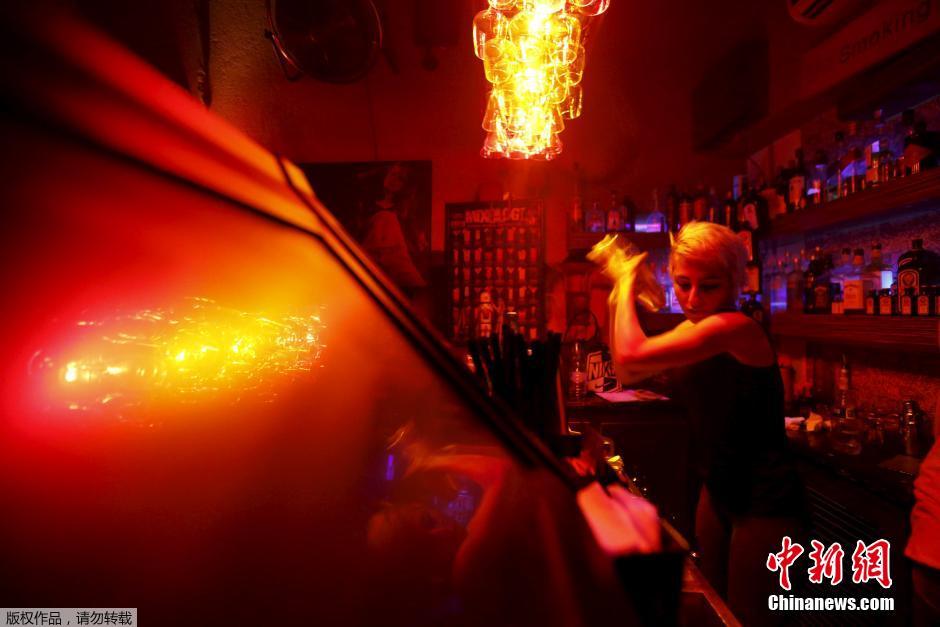 探访夜幕降临的叙利亚老城 年轻人酒吧狂欢