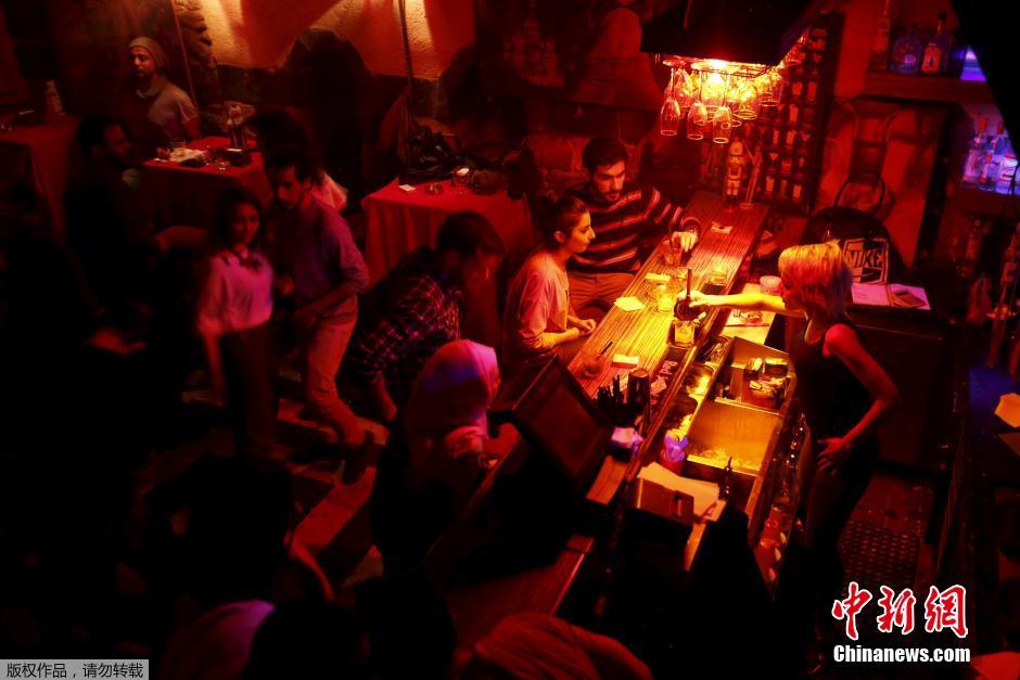 探訪夜幕降臨的敘利亞老城 年輕人酒吧狂歡