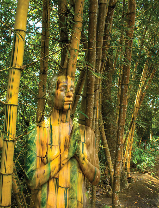 艺术家创作人体彩绘 实现人与自然结合(组图)