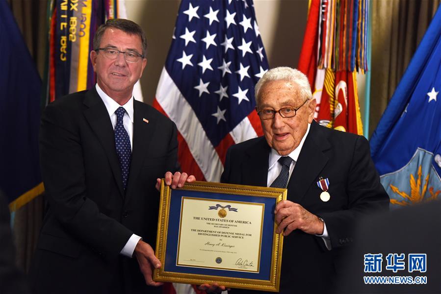 （XHDW）（2）基辛格荣获美国防部奖章 