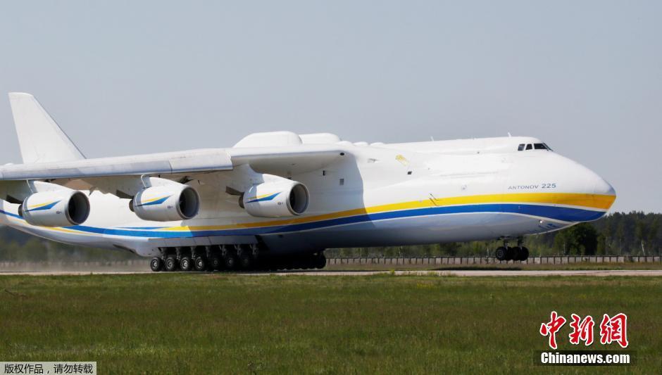 世界最大运输机现乌克兰 携130吨发电机飞往澳大利亚