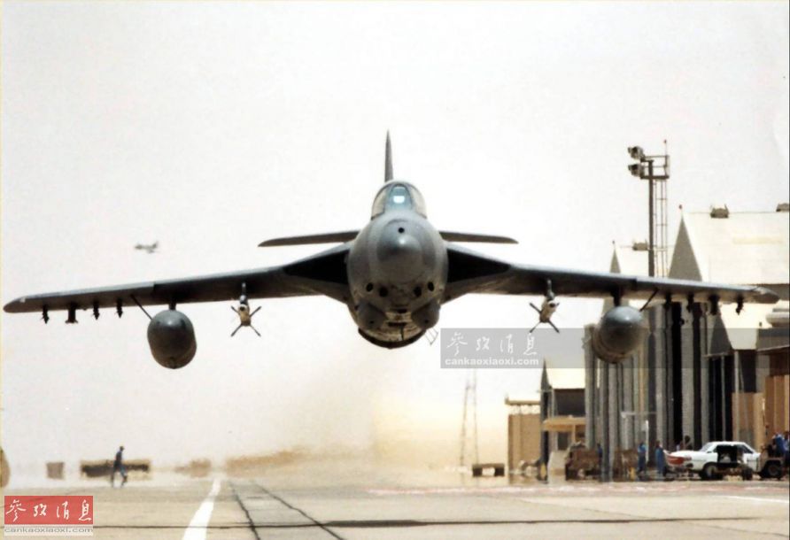 铁翼草上飞!各国战机比拼贴地飞行(组图)