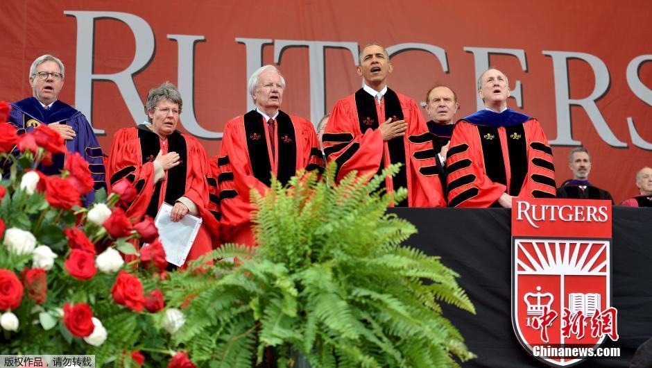 奥巴马出席罗格斯大学毕业典礼 获荣誉博士学位