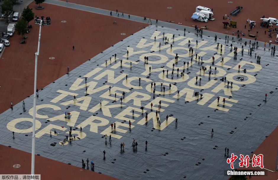 瑞士现世界最大海报 面积8000平方米重达7吨