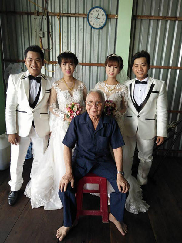 越南双胞胎兄弟娶双胞胎姐妹 称不会认错另一半