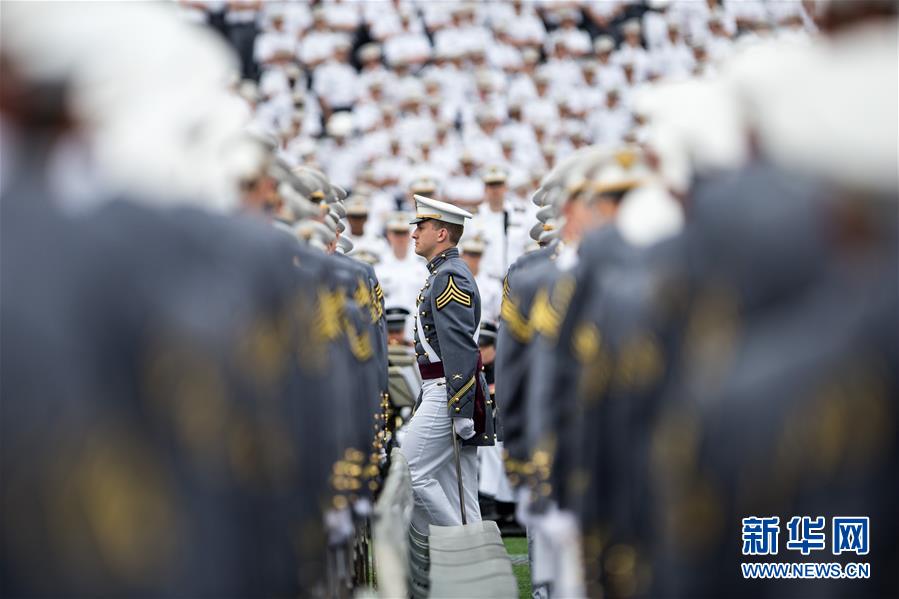 （国际）（4）美国西点军校举行毕业典礼