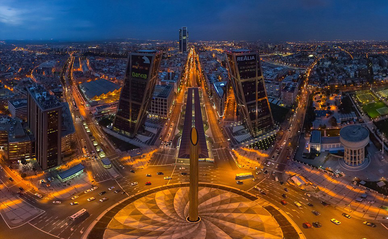 俄摄影师航拍世界多地迷人夜晚全景图