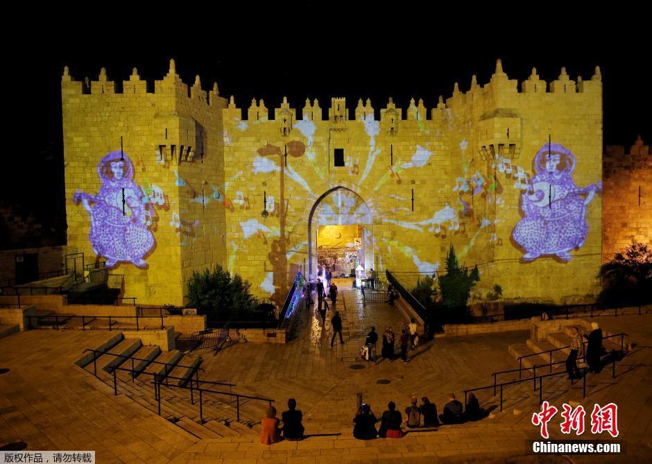 耶路撒冷举办年度灯光节 大马士革门绚丽多彩