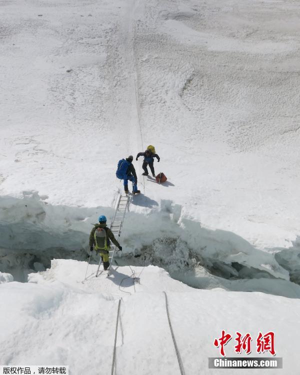 4名登山者身亡 珠峰攀登经历&ldquo;致命&rdquo;一周