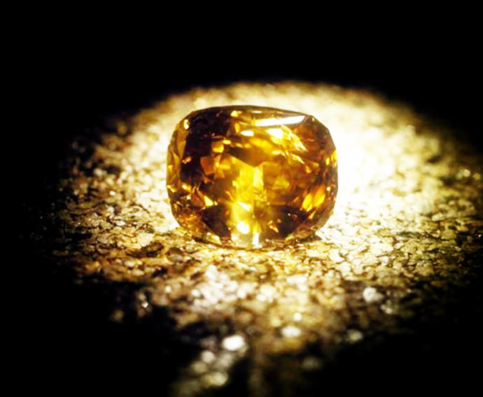 世界最大浓彩蓝钻拍卖 盘点钻石家族的世界之最