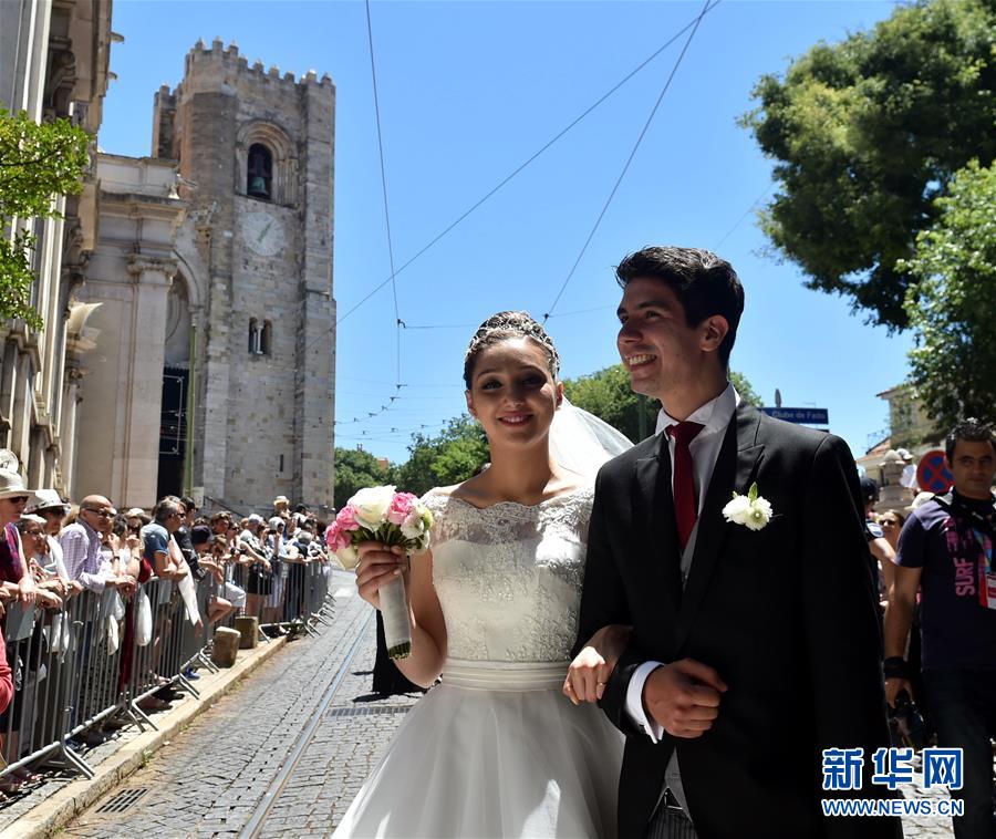 （晚报）（2）里斯本城市节上的集体婚礼