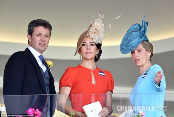 全世界最奢华的赛事又被奇葩&ldquo;帽子&rdquo;抢戏了 没想到你是这样的英国