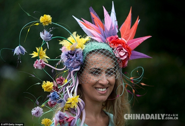 全世界最奢华的赛事又被奇葩&ldquo;帽子&rdquo;抢戏了 没想到你是这样的英国