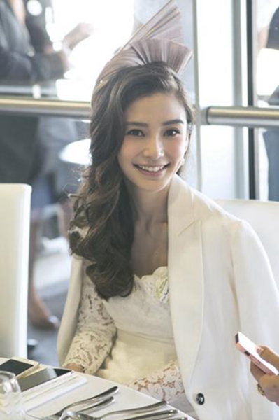 全世界最奢华的赛事又被奇葩“帽子”抢戏了 没想到你是这样的英国