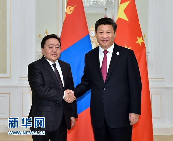 6月23日，国家主席习近平在塔什干会见蒙古国总统额勒贝格道尔吉。 新华社记者李涛摄