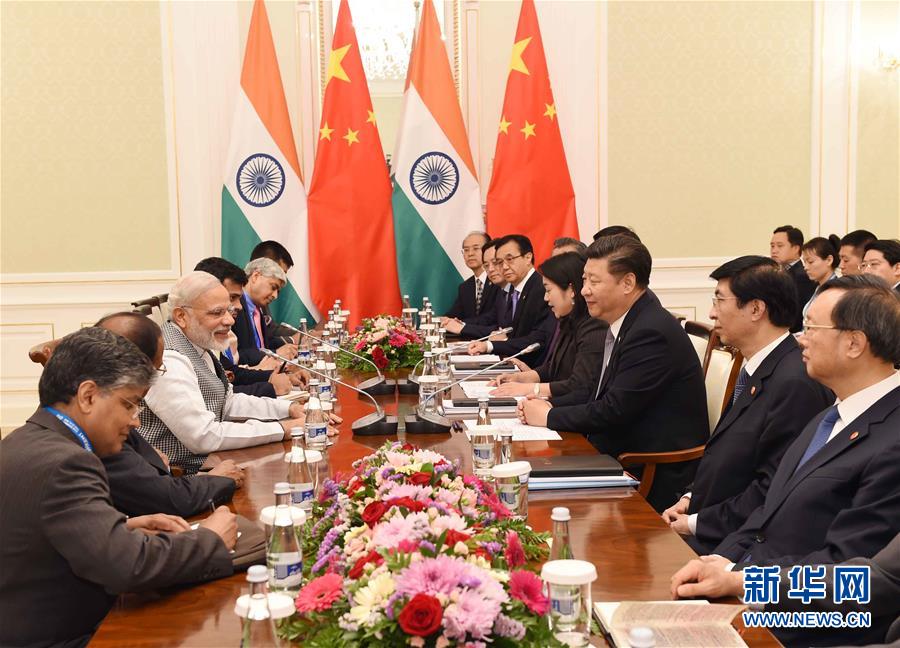 6月23日，国家主席习近平在乌兹别克斯坦塔什干会见印度总理莫迪。新华社记者 饶爱民摄