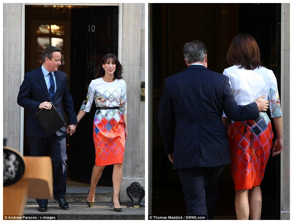 实拍英首相夫妇辞职现场 泪眼凝噎下的温情