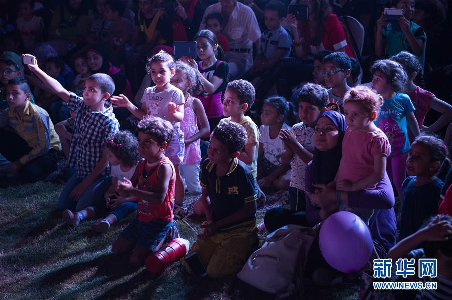 （XHDW）（4）孩子与木偶的&ldquo;盛大夜晚&rdquo; 