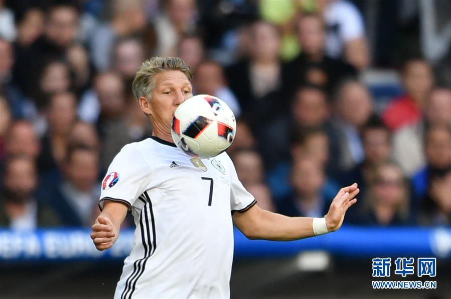 （欧锦赛）（4）足球&mdash;&mdash;八分之一决赛：德国胜斯洛伐克